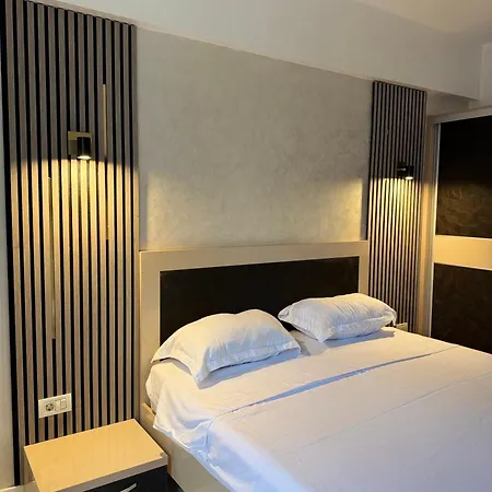 Elegance * Mamaia